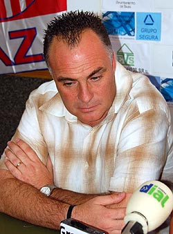 Rafa Muñoz, entrenador del CD Baza (J. ALONSO)