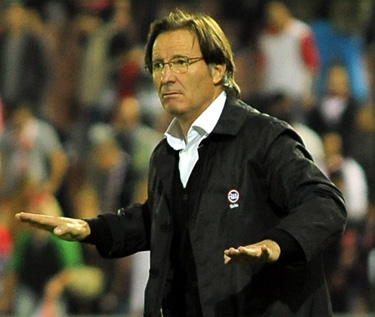 Anquela dando órdenes desde el banco (BALDOMERO)