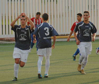 Celebrando un gol en segunda provincial juvenil