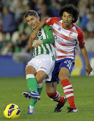 Iriney en una acción del encuentro ante el Betis (LAOPINIONDEGRANADA.ES)