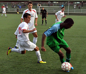 Toni y Darío ante el almeriense Sabou (UBRIC)