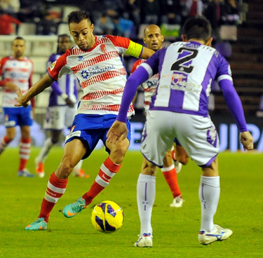 Benítez en una acción del encuentro ante el Real Valladolid (BALDOMERO)