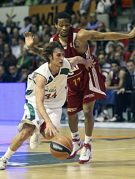Jorge Fernández con Taurean Green (ACBMEDIA)