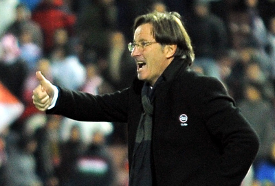 Anquela junto al banquillo local durante el encuentro copero (BALDOMERO)