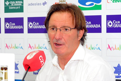 Juan Antonio Anquela, durante una rueda de prensa del Granada CF. (GRJ)