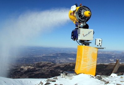 Los cañones de nieve trabajan a pleno rendimiento