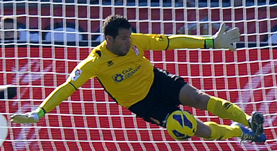 Toño realizó grandes paradas frente al Espanyol (BALDOMERO)