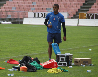 El Arabia se toma un respiro durante un entrenamiento 