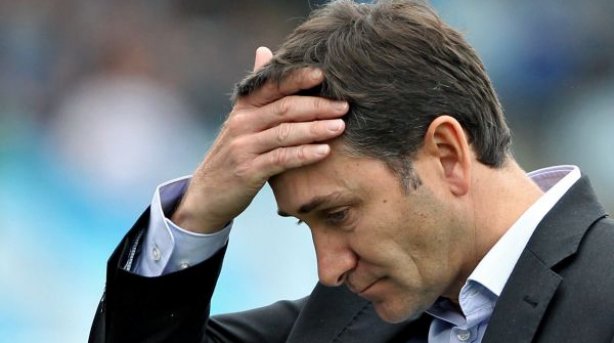 El entrenador de la Real Sociedad, Philippe Montanier, se lamenta durante un encuentro 