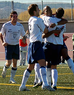 Thompson celebra un gol (BALDOMERO)