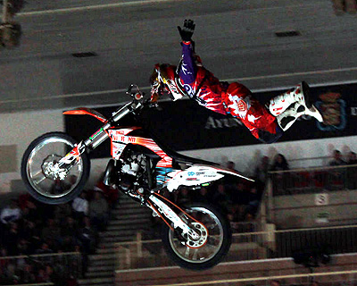 Las motos voladoras fueron protagonistas en el Palacio (JOSE M. ROMERO)