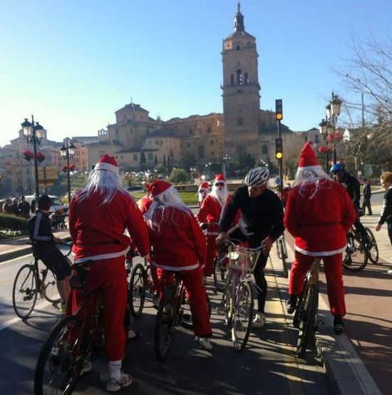 Algunos de los participantes por las calles de Guadix 
