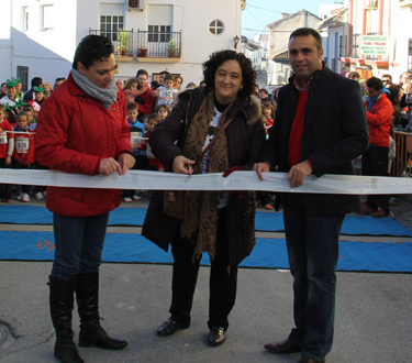 Corte de la cinta antes del inicio de la prueba
