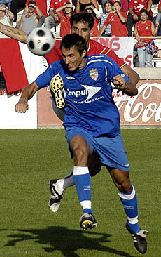 Juan Moreno con un jugador del Racing Portuense (PACO AYALA)