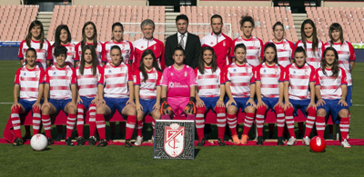 Andrea defiende la portería del Granada femenino 