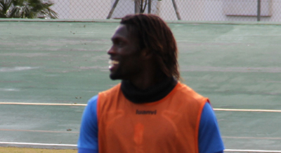 Diakhaté sonrie durante el entrenamiento diario 