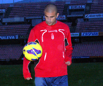 Aranda se ejercitó en solitario en Los Cármenes (LÁZARO)