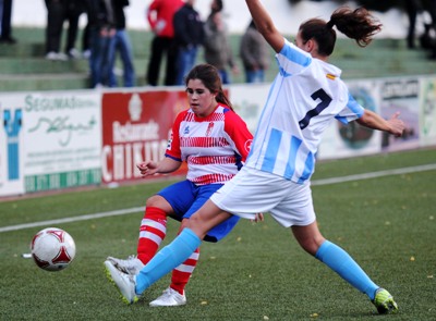 Lorena, durante un encuentro con el Granada CF. (LAOPINIONDEGRANADA.ES)