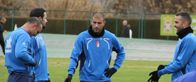 Aranda dialoga con sus nuevos compañeros