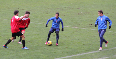 Orellana y Siqueira progresan por la banda