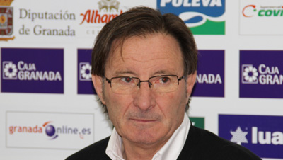 Anquela atiende a los medios de comunicación 