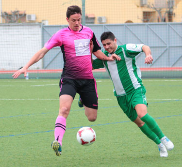 El Atarfe sufrió una goleada en casa (J. ROMERO MEDINA)