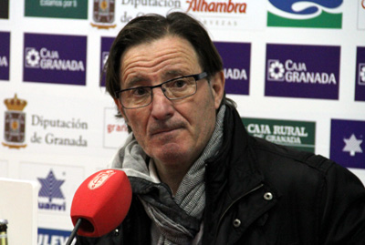 Anquela, en un momento de la rueda de prensa de despedida (J. AZCOYTIA)