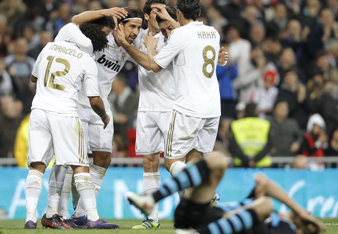 Los jugadores del Real Madrid, celebrando un gol. (AGENCIAS)