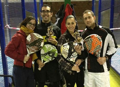 Algunos de los vencedores posan con sus trofeos