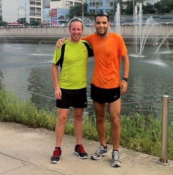 El periodista accitano Rafa Vega vuelve a mostrar su lado solidario