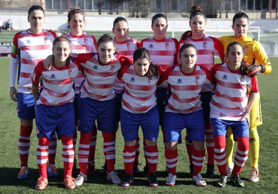 Las chicas del Granada acarician el campeonato. (L.J. QUESADA)
