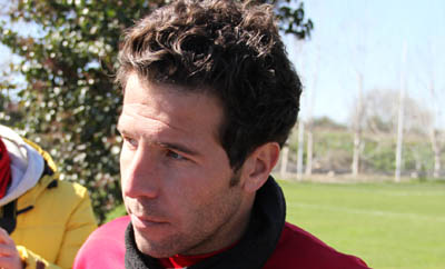 Toño atiende a los medios tras el entrenamiento 