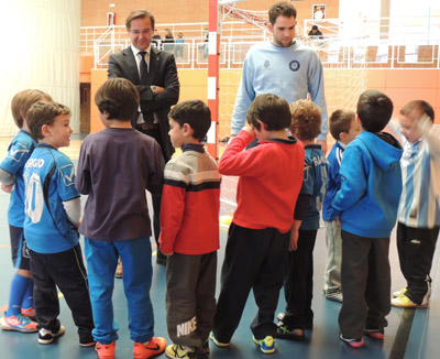 Antonio Granados con algunos de los alumnos 