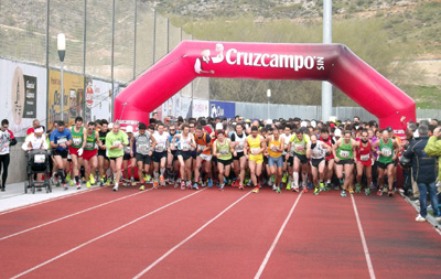 Los participantes toman la salida 