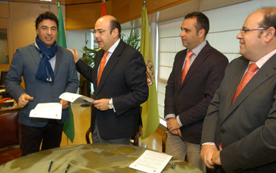 Pina junto a los representantes de Diputación 