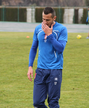 Yebda se retira del entrenamiento 