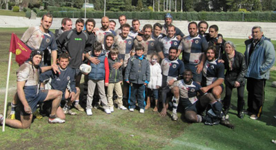 Los jugadores del CD Universidad de Granada posan tras el partido (RUBÉN ARENAS)