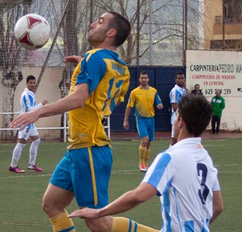 El Huétor Tájar sacó los tres puntos ante el Malagueño (PUNTOPENALTI.COM)
