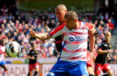Carlos Aranda podría volver al once rojiblanco ante el Levante. (BALDOMERO)