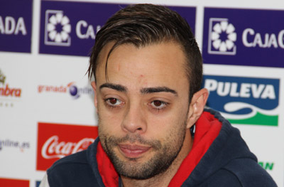 Benitez atiende a los medios tras el entrenamiento