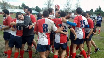 Los jugacores granadinos celebrando la victoria (GRJ)