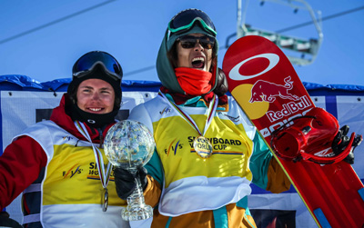 El japonés Yuuki Kadono celebrando la victoria en el podium
