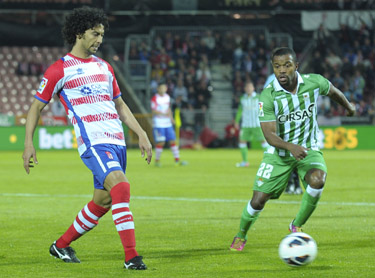 Iriney Santos en una acción del encuentro ante el Betis (JOSÉ M. BALDOMERO)