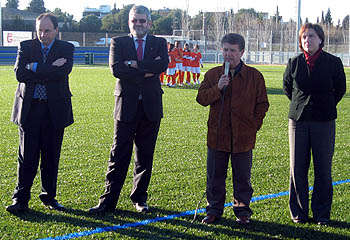 Las distintas autoridades en la inauguración del nuevo campo (GRJ)