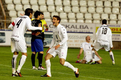 Los jugadores del Albacete celebran el gol del triunfo 