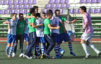 Los juveniles del Loja celebran el triunfo