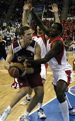 Borchardt ante el Ricoh Manresa (PACO AYALA)