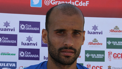 Mikel Rico atiende a los medios de comunicación (GRJ)