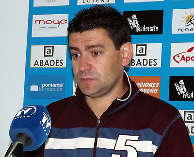 Fernando Estévez denurante una rueda de prensa (CASTILLO)