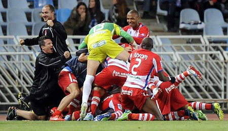 Los jugadores rojiblancos en la celebración del tanto de Recio en Anoeta